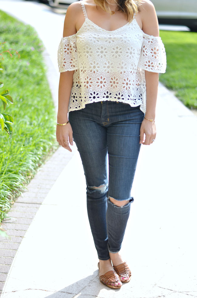 cute concert outfit - off the shoulder cut out top, distressed skinny jeans, huarache sandals | www.fizzandfrosting.com
