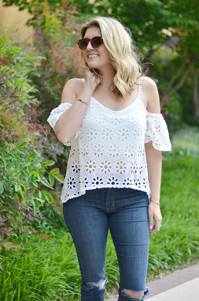 what to wear to a concert - off the shoulder top with distressed skinnies | www.fizzandfrosting.com